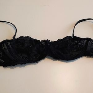 Black lace underwire bra
